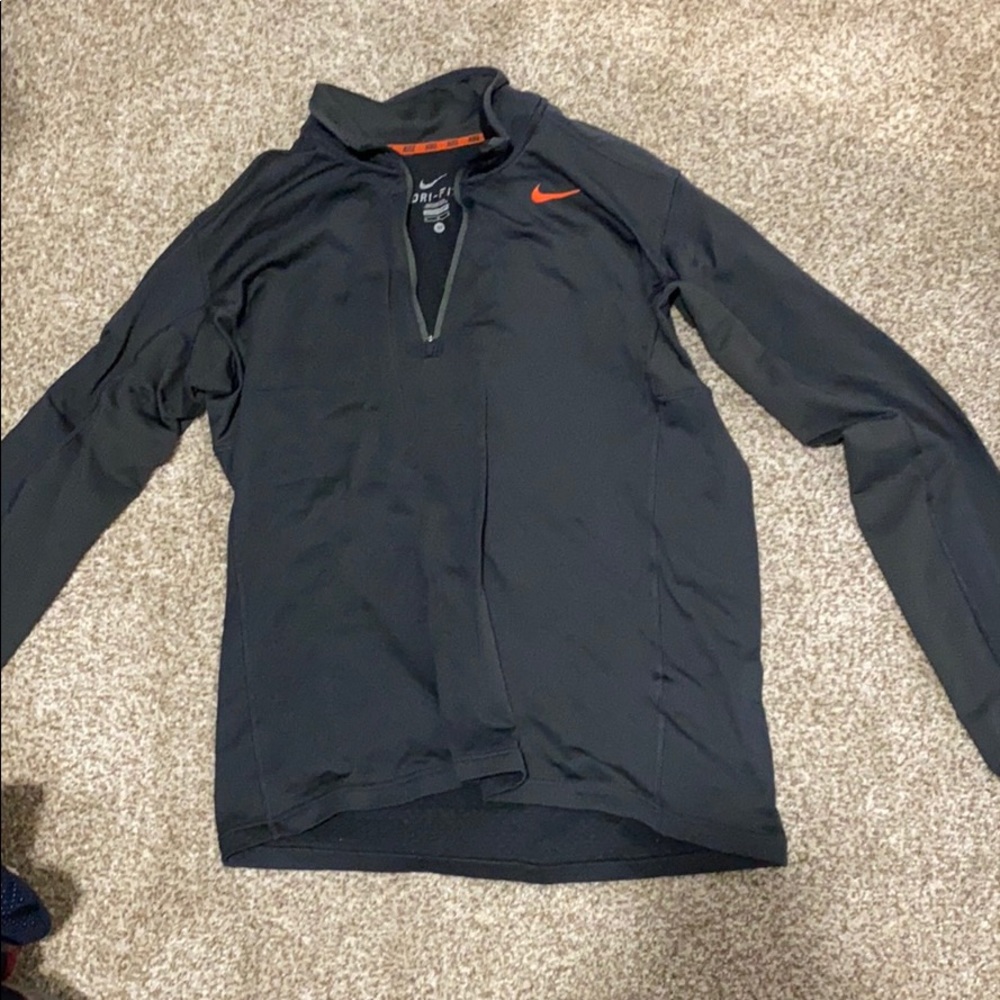 Men’s Medium Gray Nike quarter zip